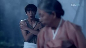 Парень зашёл в ванную, а там мылась девушка