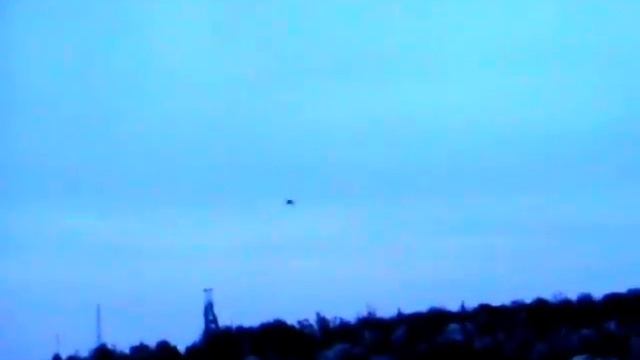 Полет летучей мыши при вечернем освещении. Хорошо видно. смотреть онлайн