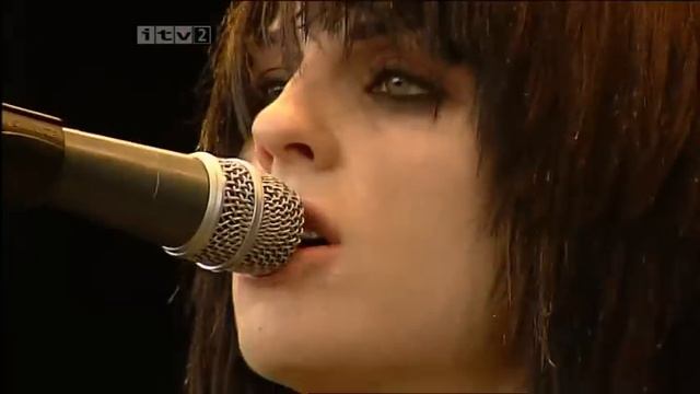 The Distillers - The Hunger Live @ Reading (High definition) смотреть онлайн