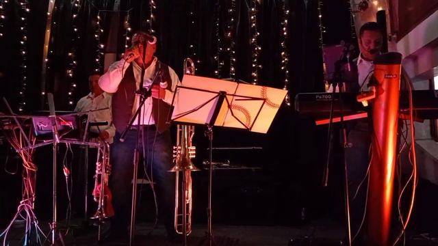 OSCAR DOMÍNGUEZ, UNA VOZ IMPECABLE смотреть онлайн