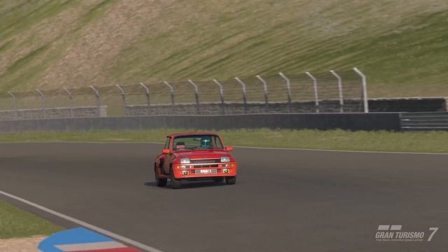 Gran Turismo online lobby Renault R5 vs BMW M3 vs Fairlady Z. смотреть онлайн