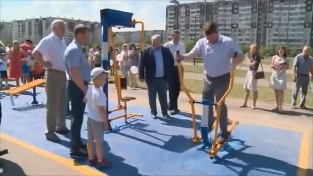 Площадку для силовых упражнений торжественно открыли мэр города Сергей Ерёмин смотреть онлайн