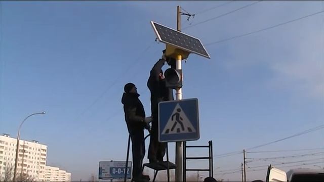 Светофор на солнечных батареях в Набережных Челнах смотреть онлайн