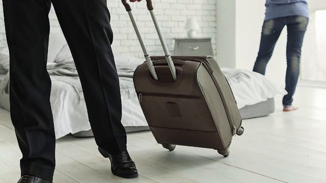 Он бросил свою идеальную жену ради нее... смотреть онлайн