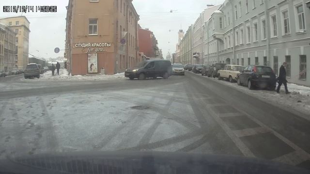 Слепой мужик на Tiida валяший по встречке смотреть онлайн