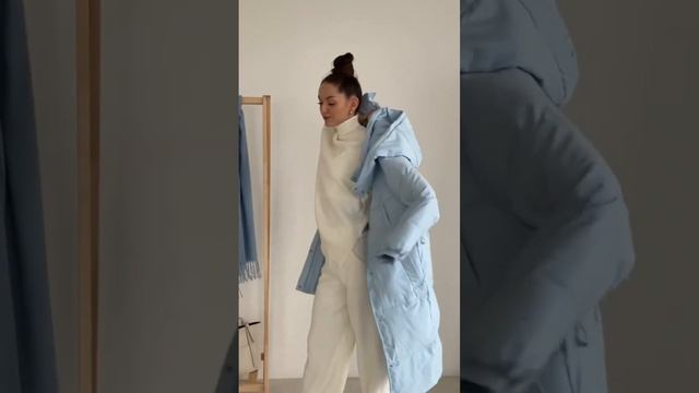Тёплых трикотажный костюм и удлиненная куртка. Комфортный образ для осенних прогулок! смотреть онлайн