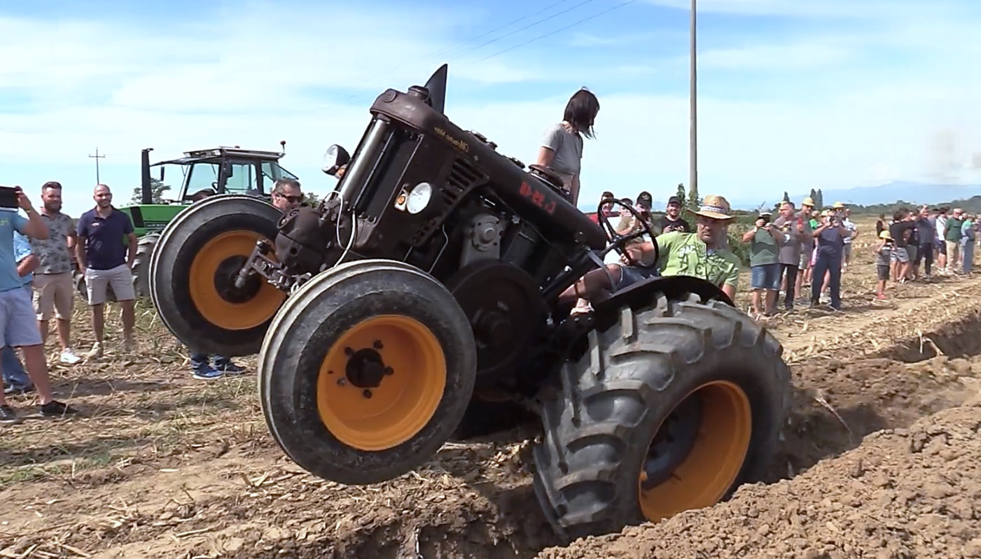 Мощь и тяга. Трактор на двигателе, работающим на сырой нефти. смотреть онлайн