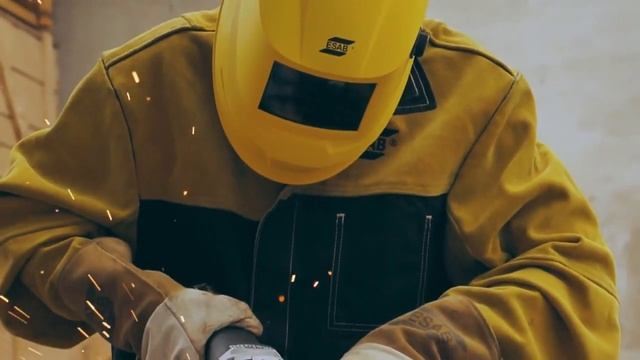 Зачистные круги на болгарку GLOBE GrindPower III и Сварочная маска хамелеон ESAB Savage A40 МДФ-КЛ смотреть онлайн