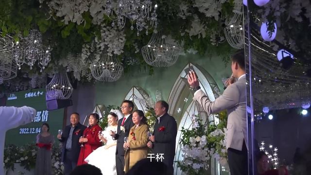 胖妹进城去喝表妹喜酒，亲朋再聚首，给老妈买新衣哥哥也传来好消息！【陈说美食】 смотреть онлайн