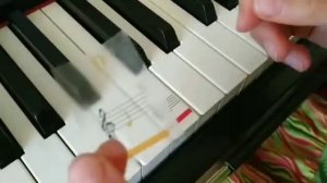 Цветные наклейки на клавиатуру фортепиано: пошаговая инструкция  (Лиза Студеновская 11 лет)