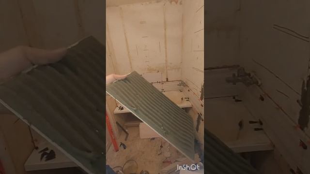 как правильно клеить плитку?!? смотреть онлайн