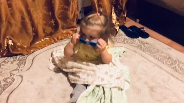 Нико слушает рок 🤘 смотреть онлайн