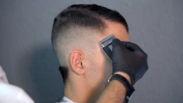 Мужская стрижка - Средний переход с нуля / Арсен Декусар