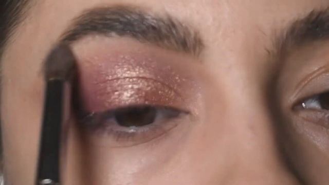 КАК РАСТУШЕВАТЬ ЯРКИЕ ТЕНИ ПРАВИЛЬНО / ЯРКИЙ МАКИЯЖ смотреть онлайн