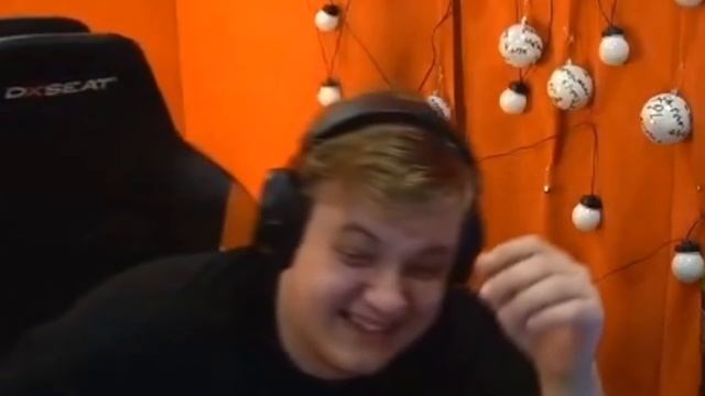 ПЯТЁРКА ЧУТЬ НЕ УМЕР ОТ СМЕХА | САМАЯ ТУПАЯ СОБАКА В МИРЕ [Нарезка стрима Пятёрки]