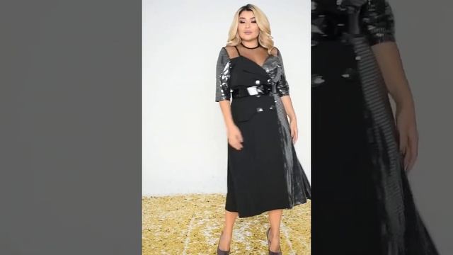 Платье двухцветное с отделкой из блестящих пластинок смотреть онлайн