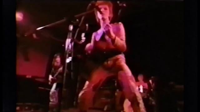 David Bowie - Ode To Joy/Hang On To Yourself (rare footage) - live 1972 смотреть онлайн