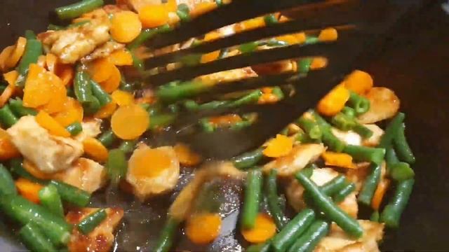 Одна сковородка, 20 минут. БОЖЕСТВЕННАЯ курица в соусе ! Chiken Madras. смотреть онлайн
