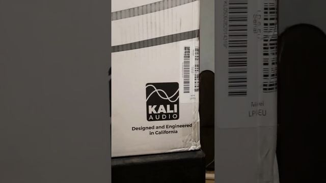 Kali Audio Lone Pine Series LP-6 6.5" Active Studio Monitor Box Overview | Mux Sound смотреть онлайн