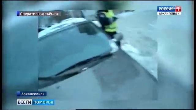 Сотрудники полиции разбили стекло машины при задержании нетрезвого водителя смотреть онлайн