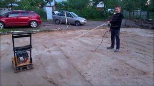 Правильная тромбовка песка виброплитой