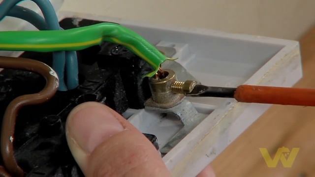 How to Replace an Electrical Socket смотреть онлайн