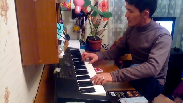 Дядя играет на синтезаторе смотреть онлайн