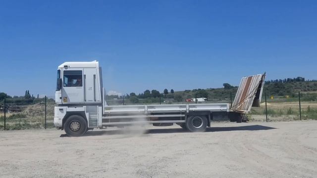 2005 Renault Magnum 400 Sleeper Flatbed Truck I St Aubin, France Auction - 15 & 16 June смотреть онлайн