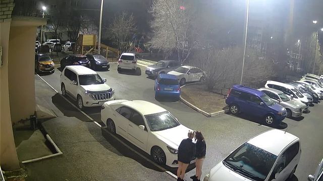 Две полуодетые девушки устроили «взрослую» фотосессию во дворе Благовещенска смотреть онлайн