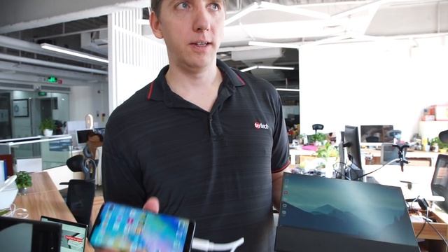 LAPSCREEN – “the 3rd evolution of mobile computing” – full HD portable (touch-)Monitor смотреть онлайн