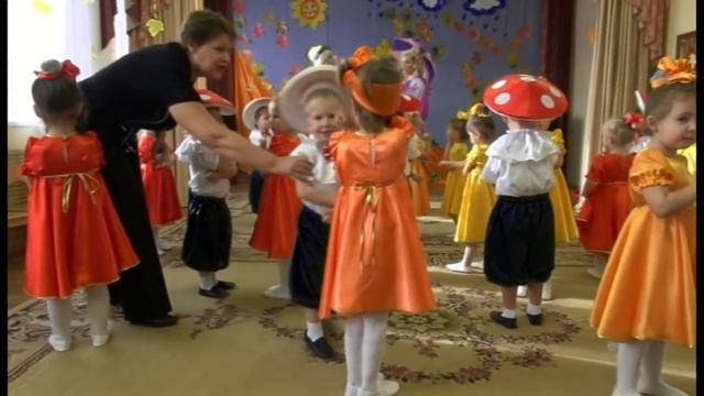 Парная пляска малышей (Видео Валерии Вержаковой) смотреть онлайн