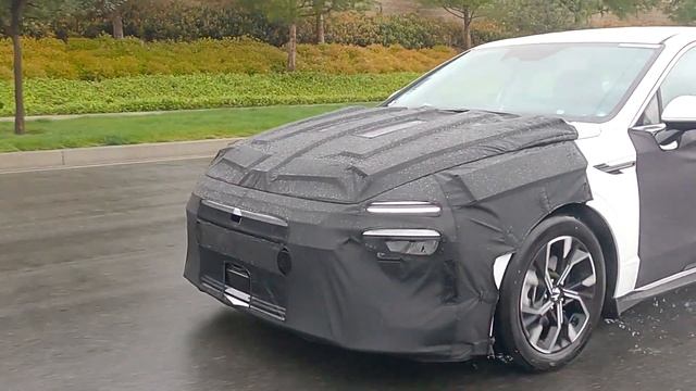2024 Hyundai Sonata Facelift spotted on the road смотреть онлайн