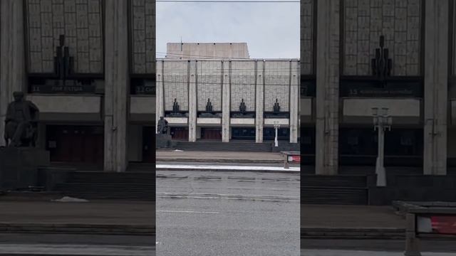 Алматы. Проспект Абая. Театр Ауэзова. Almaty. Kazakhstan. February смотреть онлайн
