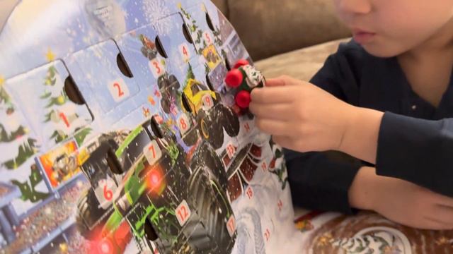 Day 11 - Christmas Monster Mutt Dalmatian Monster Truck 😱😱😱 Monster Jam Mini Advent Calendar 2023 смотреть онлайн