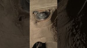 Снять заднюю стойку амортизатора без проблем Audi 100 с3 сигара.