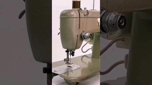 Threading a Pfaff 60 Vintage Sewing Machine смотреть онлайн
