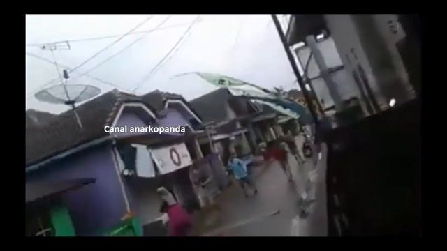 Vídeo: Terribles inundaciones en Java, Indonesia. 23 de junio 2018 смотреть онлайн