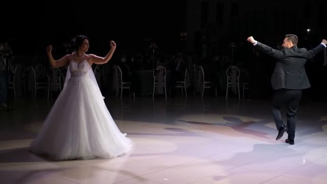 Tüyleriniz Diken Diken Olacak !! Gönül & Mustafa Çiftimizin Efsane Çakal Çökerten Zeybek Gösterisi смотреть онлайн