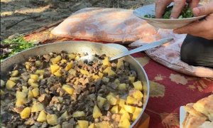 Традиционное жаркое в азербайджанской кухне Джиз-Быз! Баранья печень с овощами