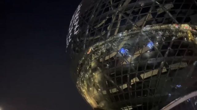 Самый большой Шар в мире. Парк Expo. Крутая детская площадка. смотреть онлайн