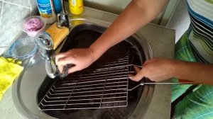 Как без лишних усилий отмыть решетку гриль всего за 5 минут!