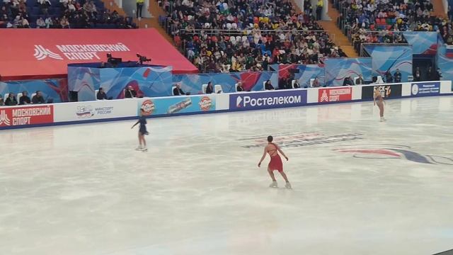6 этап гран-при России по фигурному катанию. Разминка Камиллы Валиевой смотреть онлайн