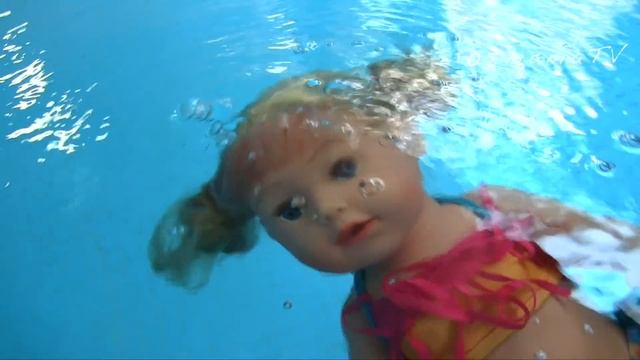 Кукла #БебиБон Эмили Учится Плавать в Бассейне Мультик для детей Играем Как Мама смотреть онлайн