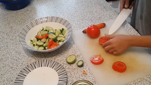 Салат "сметанно-рыбный" смотреть онлайн