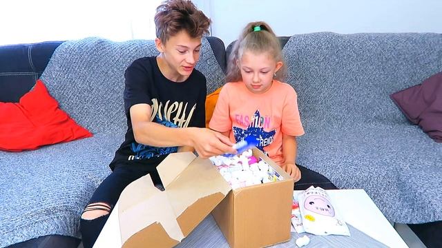 Сюрприз с подарками SUPER BOX Что внутри коробки смотреть онлайн