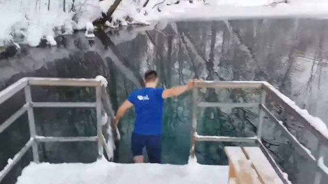Закаливание в Голубом озере г. Казань, с сыном 2,4 годика. смотреть онлайн
