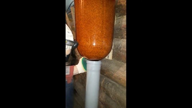 Курочки ч1. Покупка, обустройство курятника. Бункерные кормушки. смотреть онлайн
