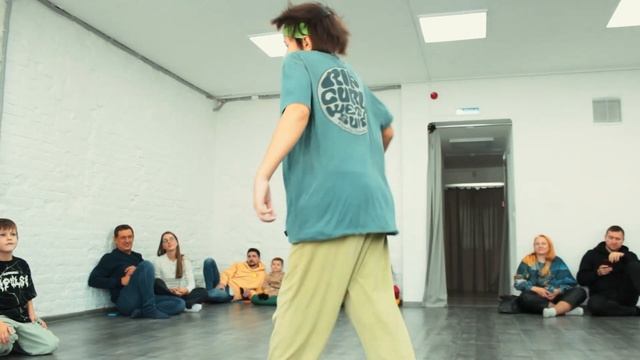Player & Banan VS Titan & Dee смотреть онлайн