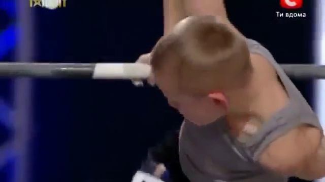 Workout в 7 лет. Малый просто взорвал зал. Брависимо!!! смотреть онлайн