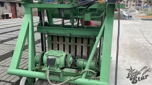 CONCRETE BLOCK MAKING MACHINE, PLC OPERATED
